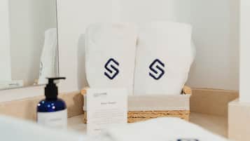 Standaard kamer, 1 twee- of 2 eenpersoonsbedden, uitzicht op tuin | Badkamervoorzieningen