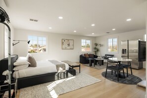 Room - The Lysanda Villa (Mission Viejo)