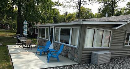 Charming Lakefront log cabin 2bd-1 bath on Bluegill Lake in Harrison, MI