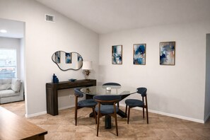 Dining - Spacious home in quiet neighbourhood minutes from the best of The Woodlands. (Spring)