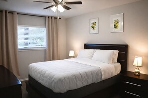 Room - Spacious home in quiet neighbourhood minutes from the best of The Woodlands. (Spring)