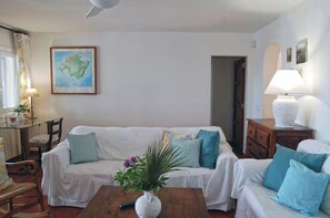 TV - Looking for calm? House in the middle of nature: sea views and swimming pool (Llucmajor)