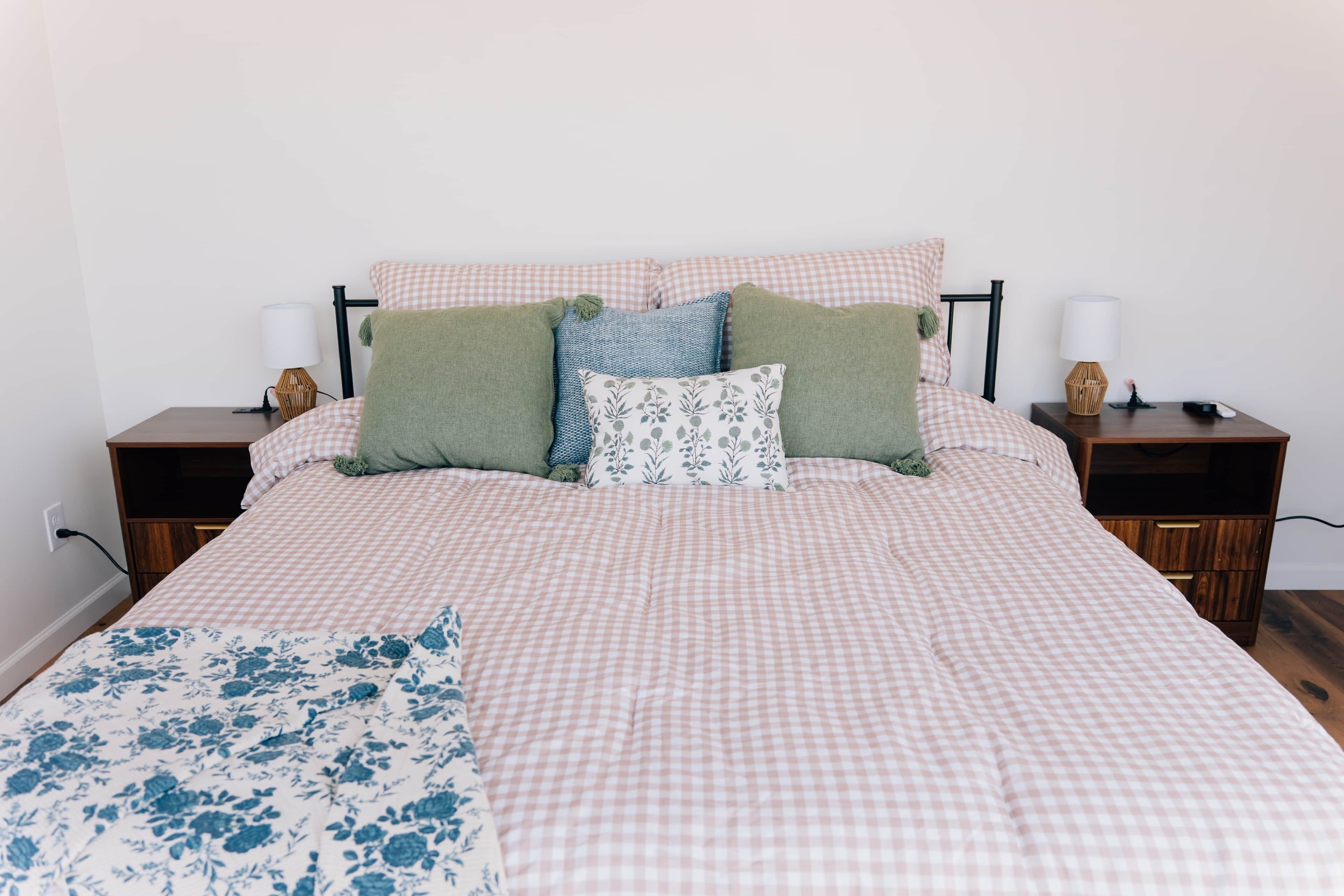WiFi, bed sheets