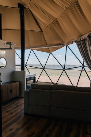 Living area - Beige Dome - Heaven Inn 307 (Lyman)