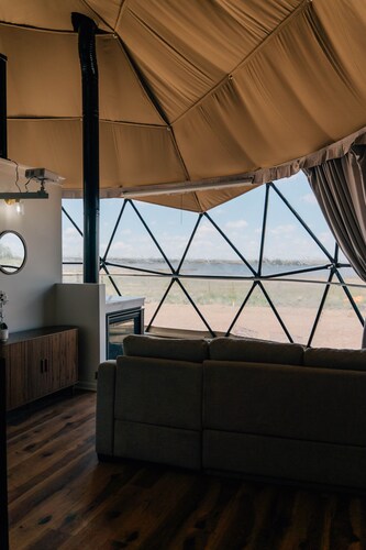 Geodome Ranch Retreat- with a Hot Tub!