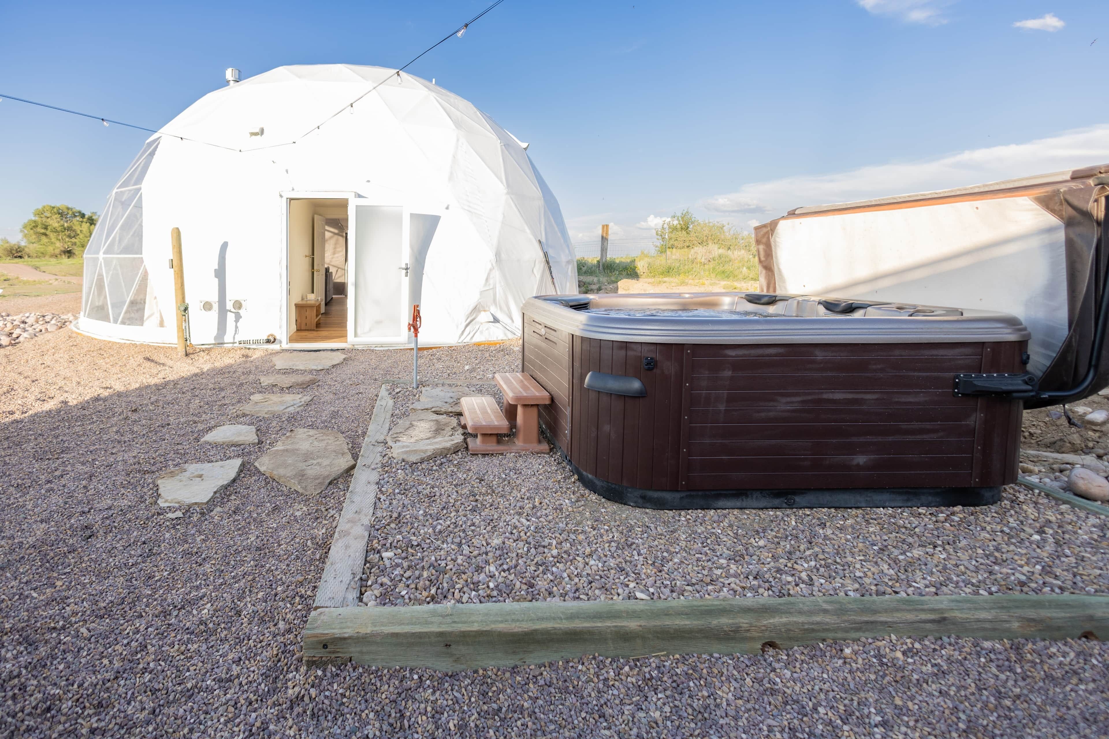 Outdoor spa tub