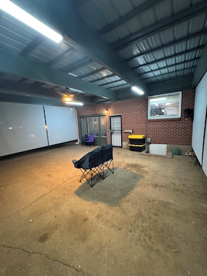 Interior - Cozy 1-bedroom house with sofa sleeper, and air mattress in quaint Nashville (Nashville)