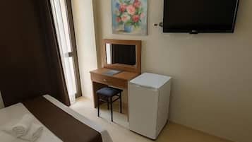 Triple Room, Balcony, City View | Desk