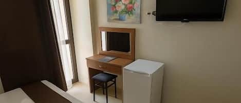 Triple Room, Balcony, City View | Desk
