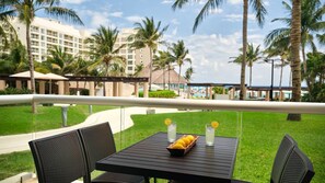 Outdoor dining - Cancun Ocean View Resort Stay with Pools, Beach & Spacious 1BR Villa (Cancún)
