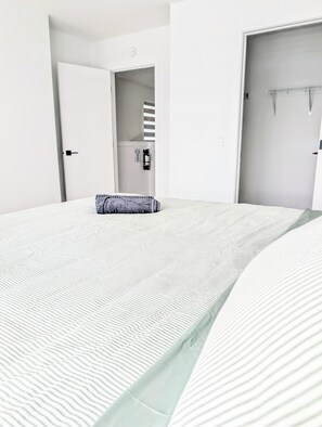 Room - Quaint 3-bedroom house in Calgary perfect for your getaway (Calgary)