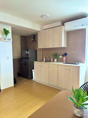 Private kitchen - NEW Bright 1-bedroom + sofa bed apartment in Casco antiguo (Panamá)