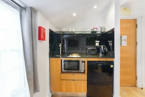 Fridge, microwave, toaster - Central London 1-Bed Flat – Hyde Park & Paddington Area (London)