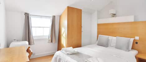 2 chambres, fer et planche à repasser, accès Internet, draps fournis