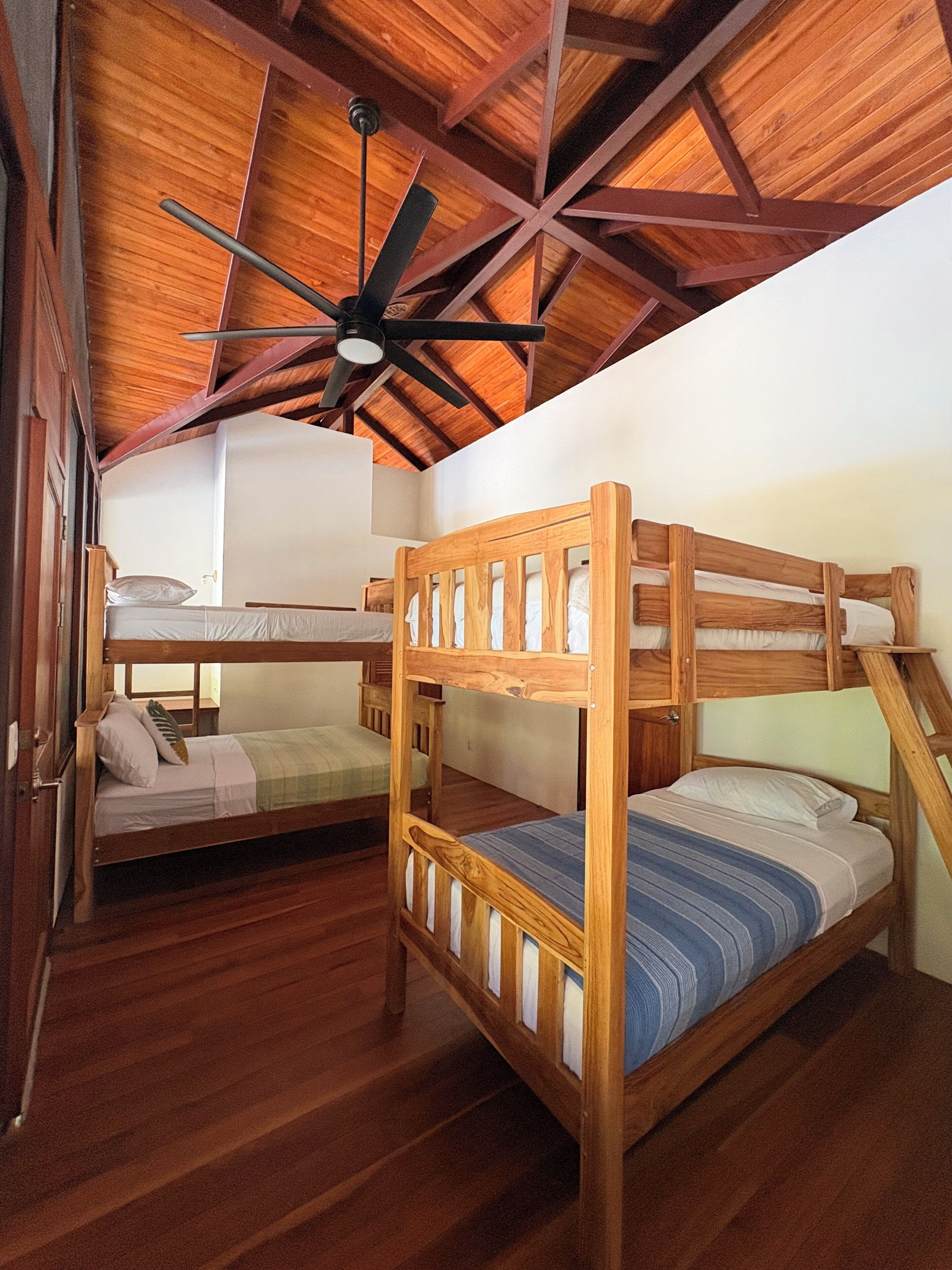 4 bedrooms, WiFi, bed sheets
