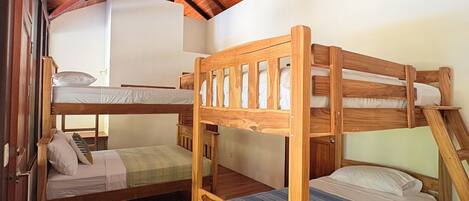 4 bedrooms, WiFi, bed sheets