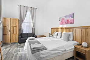 1 bedroom, iron/ironing board, Internet, bed sheets - Superior En-Suite Room near Hyde Park (London)