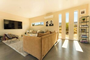 Smart TV, stereo - Desert Dawn | Spa | Fire Pit | Joshua Tree Park (Joshua Tree)