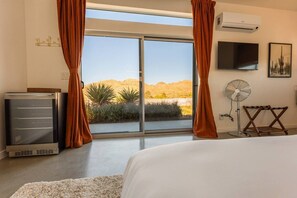 Desk, travel cot, free WiFi, bed sheets - Desert Dawn | Spa | Fire Pit | Joshua Tree Park (Joshua Tree)