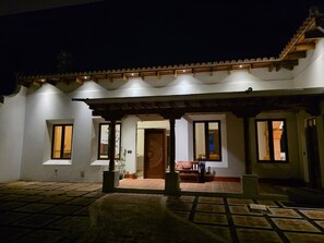 Exterior - English: Colonial Home with Private Pool A/C | Heart of Antigua Guatemala (Antigua Guatemala)