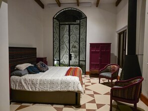 Room - English: Colonial Home with Private Pool A/C | Heart of Antigua Guatemala (Antigua Guatemala)