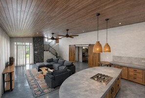 Villa, uitzicht op tuin | Een kluis op de kamer, gratis wifi, beddengoed