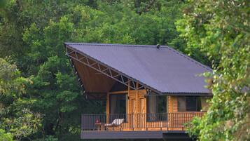 Tree House | In-room safe, free WiFi, bed sheets