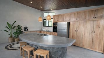 Villa, vue jardin | Coffres-forts dans les chambres, Wi-Fi gratuit, draps fournis