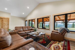 TV, fireplace, ping pong