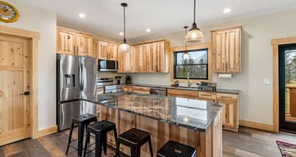 The Starry Pines Hideaway