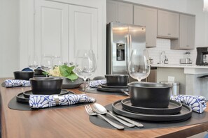 Dining - Fabulous Houston 3BR Luxurious Stay- minutes to Med Ctr, Downtown & NRG Stadium (Houston)