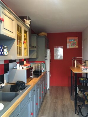 Private kitchen - Ideal location for visiting Bordeaux and the surrounding area, quiet apartment (Mérignac)