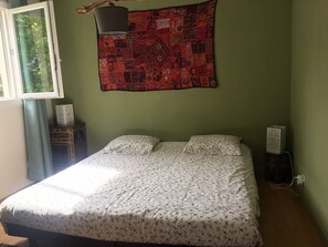 2 slaapkamers, een strijkplank/strijkijzer, wifi, beddengoed