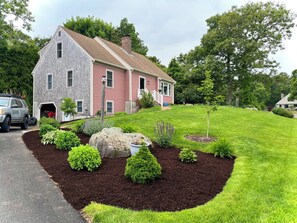 Exterior - Pet Friendly, 3 Bedroom, 2.5 Bath Sleeps 7, Yarmouth Port Home. With 2 Kayaks (Yarmouth)