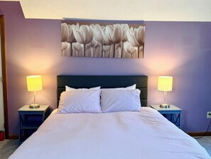 3 bedrooms, desk, iron/ironing board, free WiFi - Pet Friendly, 3 Bedroom, 2.5 Bath Sleeps 7, Yarmouth Port Home. With 2 Kayaks (Yarmouth)