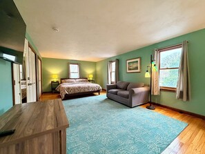 Room - Pet Friendly, 3 Bedroom, 2.5 Bath Sleeps 7, Yarmouth Port Home. With 2 Kayaks (Yarmouth)