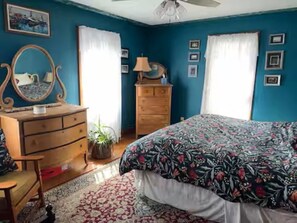 3 bedrooms, iron/ironing board, Internet, bed sheets - Lovely 3-bedroom country house in deep forest Newcomb perfect for relaxing (Newcomb)