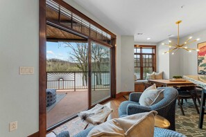 TV, fireplace, offices - Newly Renovated! Walk-In Condo on Lake Taneycomo! (Branson)