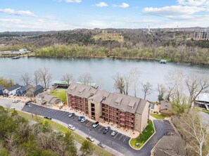 Exterior - Newly Renovated! Walk-In Condo on Lake Taneycomo! (Branson)