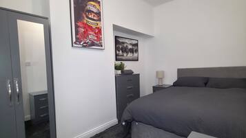 WiFi, bed sheets