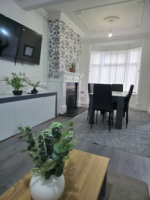 Dining - Costa Home Middlesbrough (Middlesbrough)