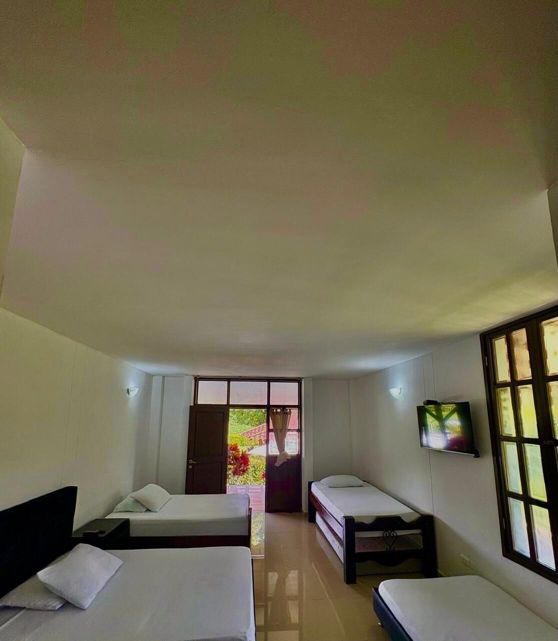 ห้องแฟมิลี่, วิวสระว่ายน้ำ