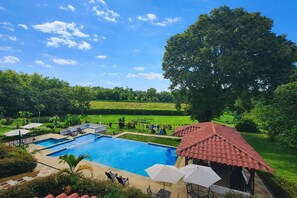 2 outdoor pools, open 9:00 AM to 9:00 PM, free pool cabanas - Jardines del cafe entre nubes (Armenia)