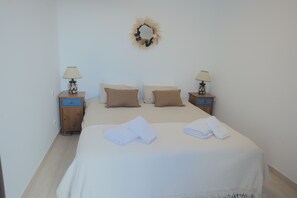 3 bedrooms, iron/ironing board, WiFi, bed sheets - Los Alisios House, Lanzarote (Costa Teguise)