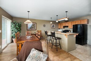 Interior - Marina Cay Condo Retreat (Bigfork)