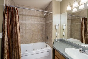 Bathroom - Marina Cay Condo Retreat (Bigfork)