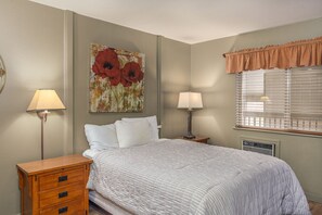 Room - Marina Cay Condo Retreat (Bigfork)