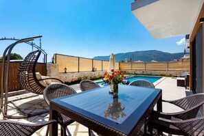 Outdoor dining - Holiday villa in Kaş / Antalya, on the most turquoise sea of the Mediterranean. (Antalya)