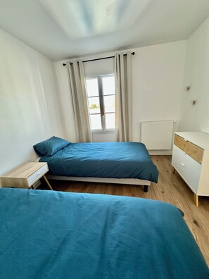 3 slaapkamers, een strijkplank/strijkijzer, wifi, beddengoed