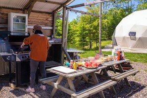 Outdoor dining - Starry Night Romance (Rines Creek)